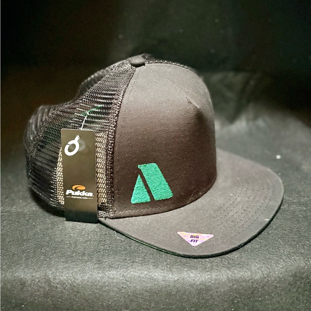 3/$30 | Cabin Brewing | NWT "Big Fit" Snapback Logo Cap - Black/Green